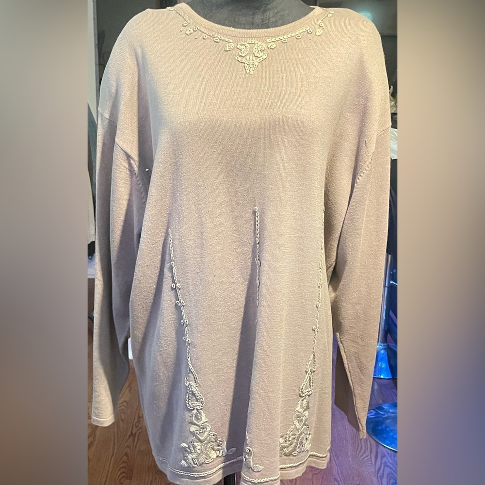 Segue Vintage Woman's Sweater
Beautifully Embroidered W/ Shoulder Pads